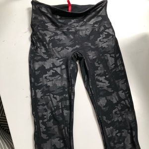 SPANX black camo leggings